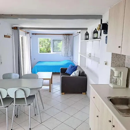 Kotrona Semesterbostad *